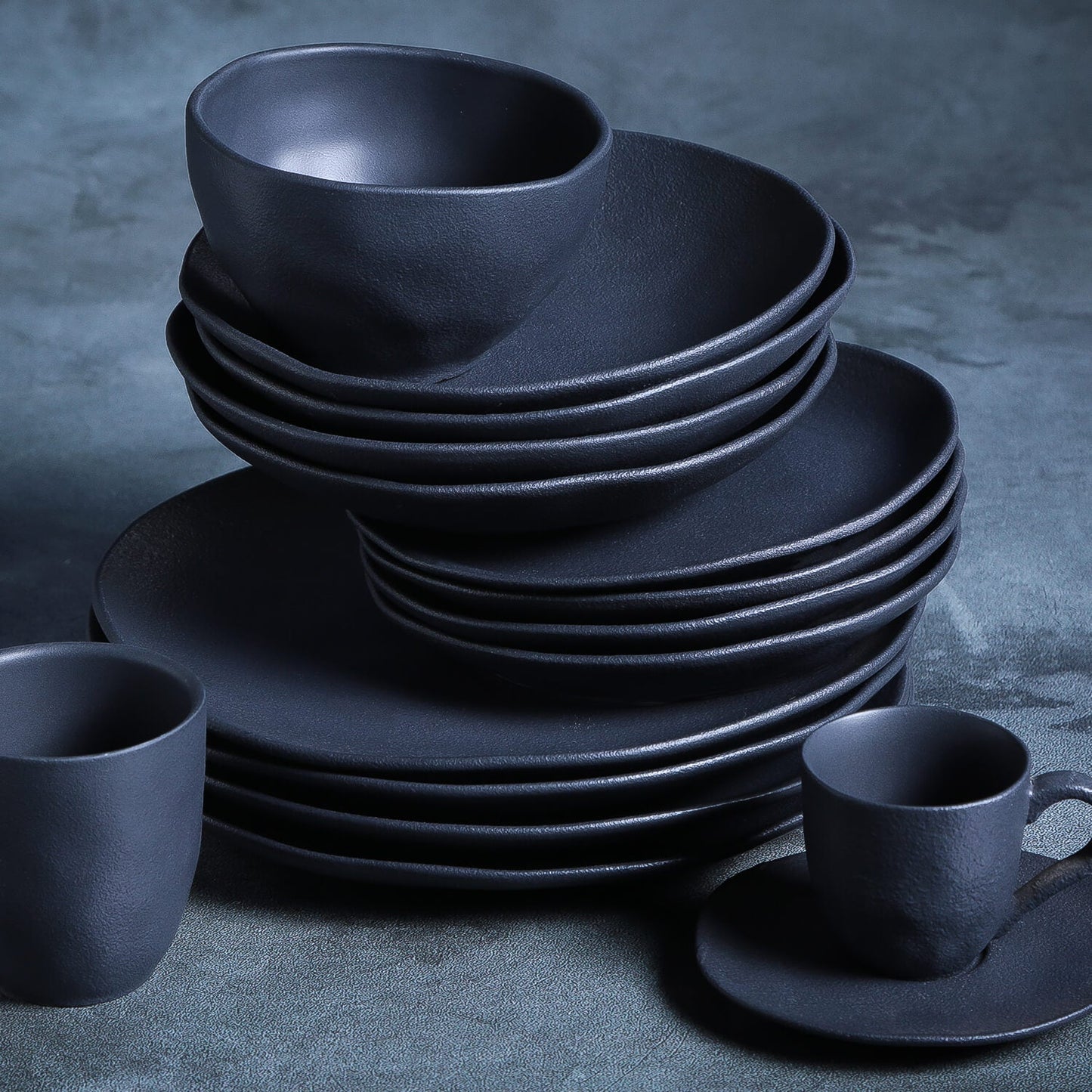 Porto Brasil MATTE BLACK DINNER PLATE ORGANIC STONEWARE dia. 10.43" SKU: '121473901