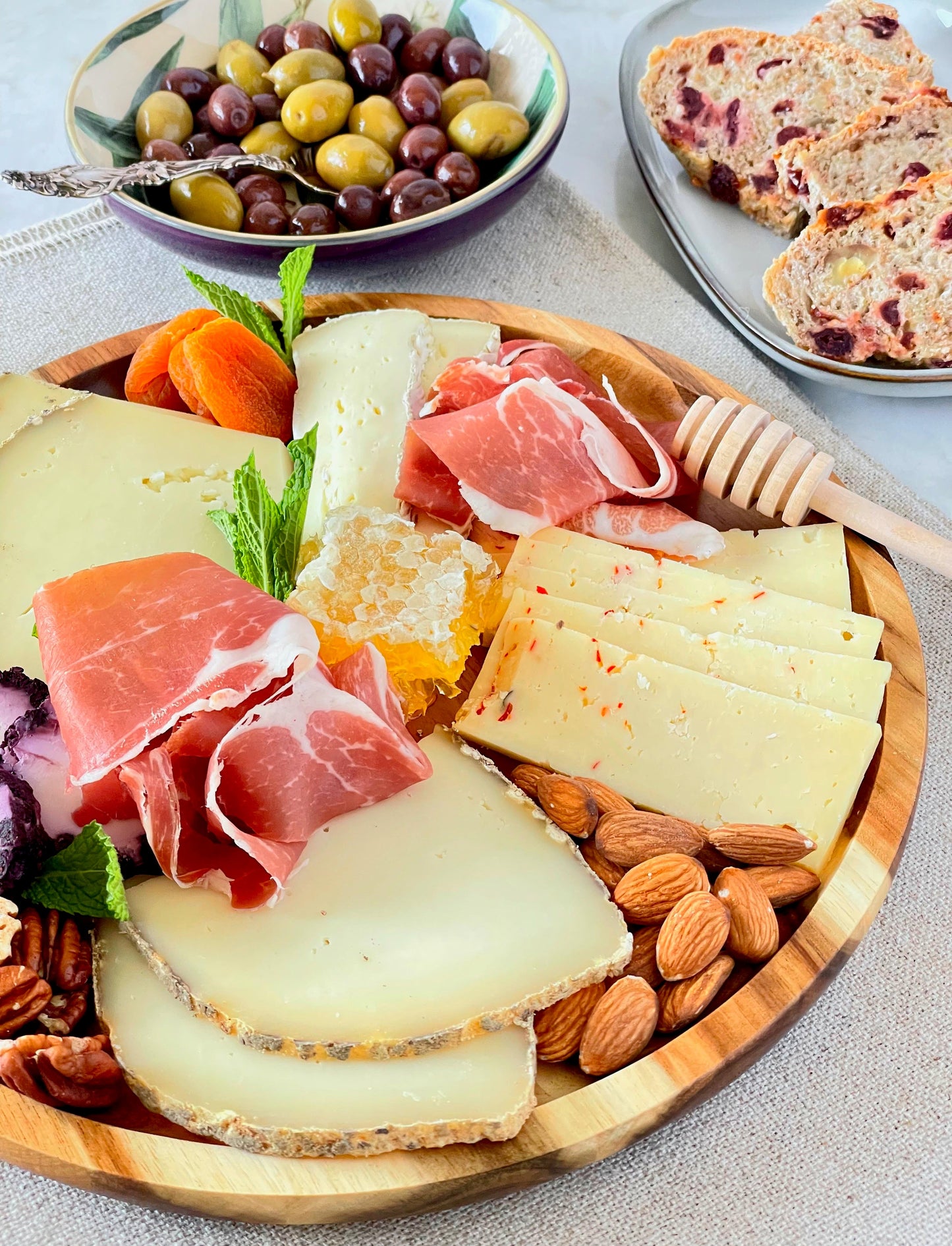 2 Medium-sized Acacia platters for Pizza and Salad party serving set (14” and 8” round) WL-555043
