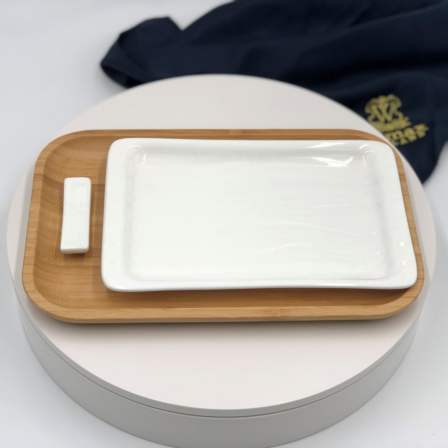 3 Piece Japanese Sushi Set For One Including Chopstick Rest And 2 Platters WL-555079