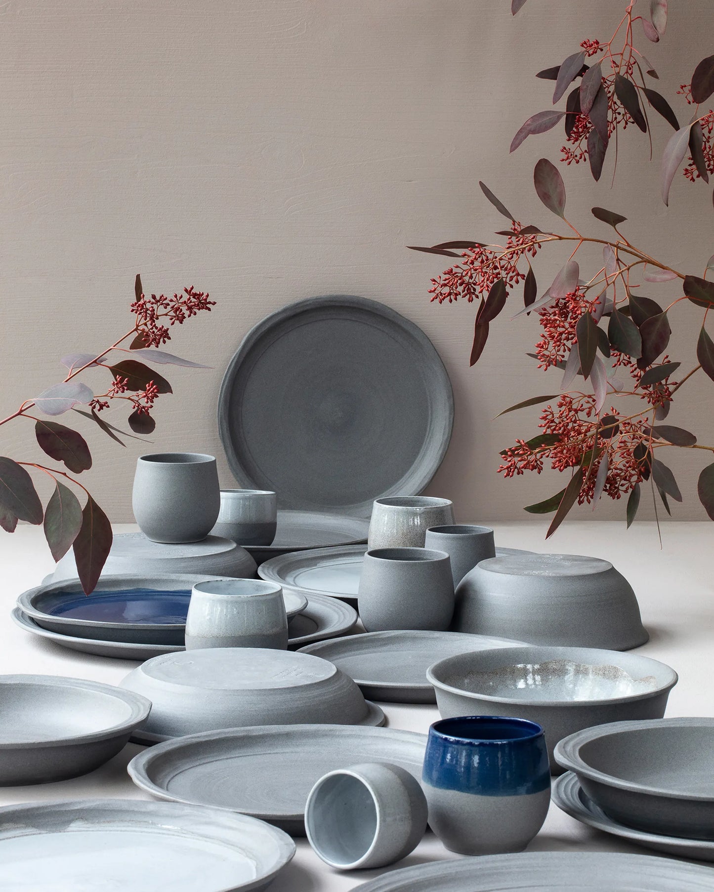 Revol  NO.W DINNER PLATE 28.5CM Matt grey Recyclay SKU: '654609