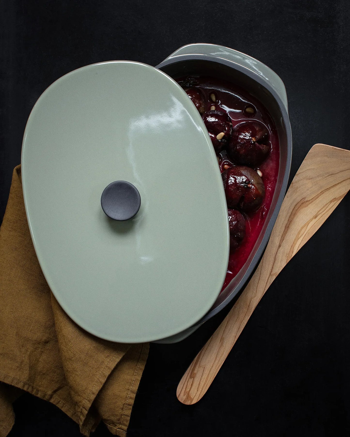 Revol CARACTERE CULINAIRE RECT DISH WITH LID 19X13 Cardamom SKU: '655270