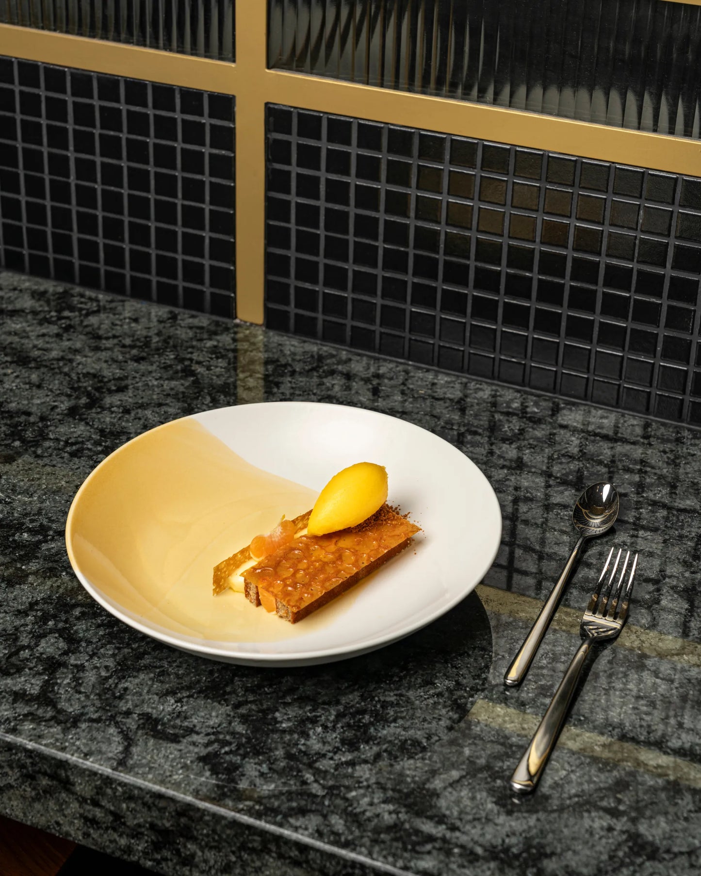 Revol CONFLUENCE DEEP COUPE PLATE 24CM Saffron Alabaster white SKU: '660905