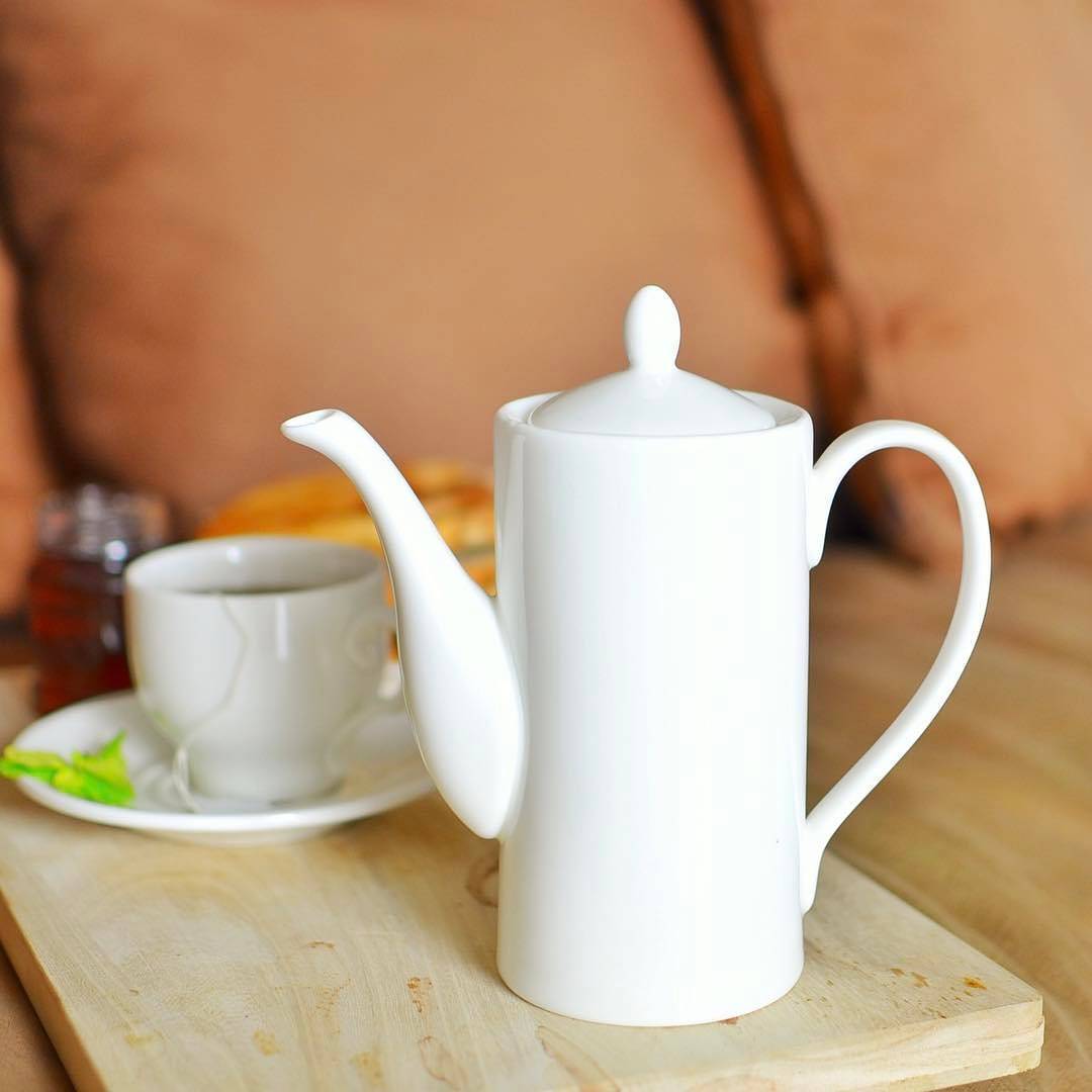 Pure White Ceramic Coffee Pot Large-capacity Teapot Ceramic Coffee Pot  Coffee Cup Sugar Milk Coffee Pot Instant 650ml (Color : A)