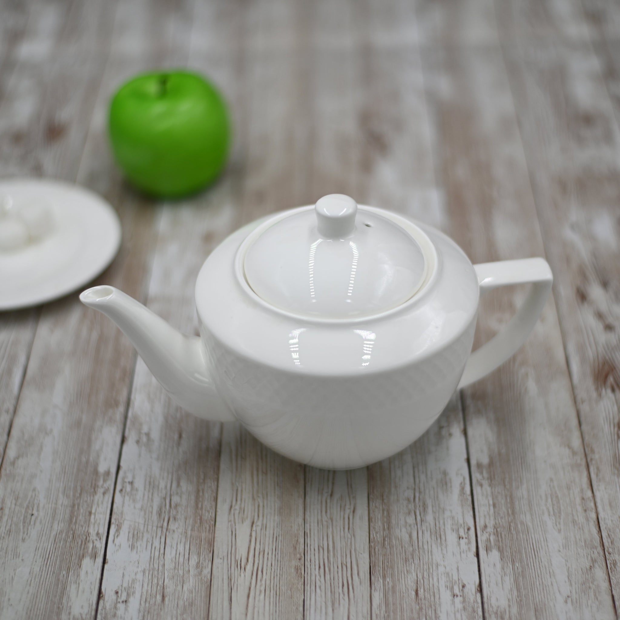 Tea Pot with Metal Handle - White (S) 24 fl oz. – KOYO