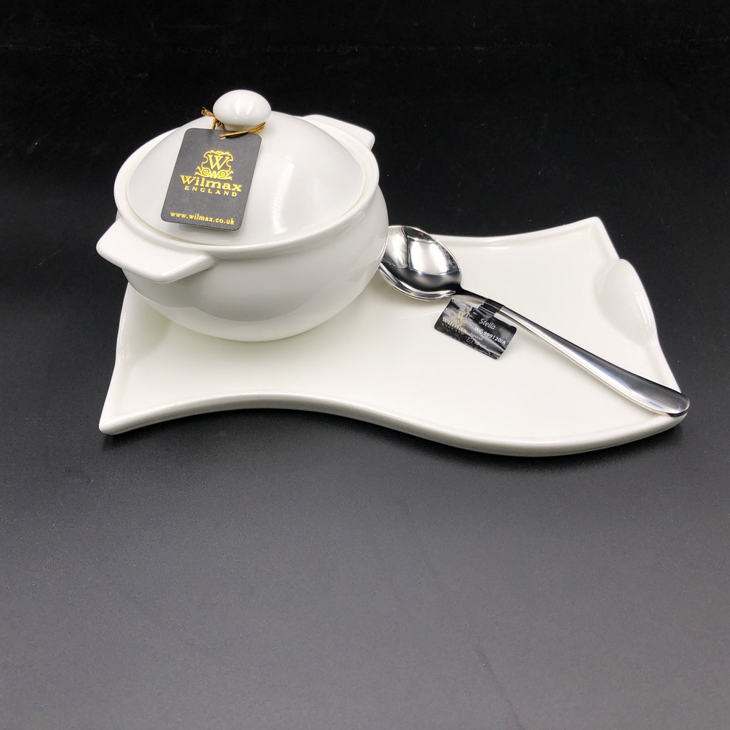 Individual Baking Pot With A Soup Spoon And Curved Serving Dish Set For 1 WL-555012